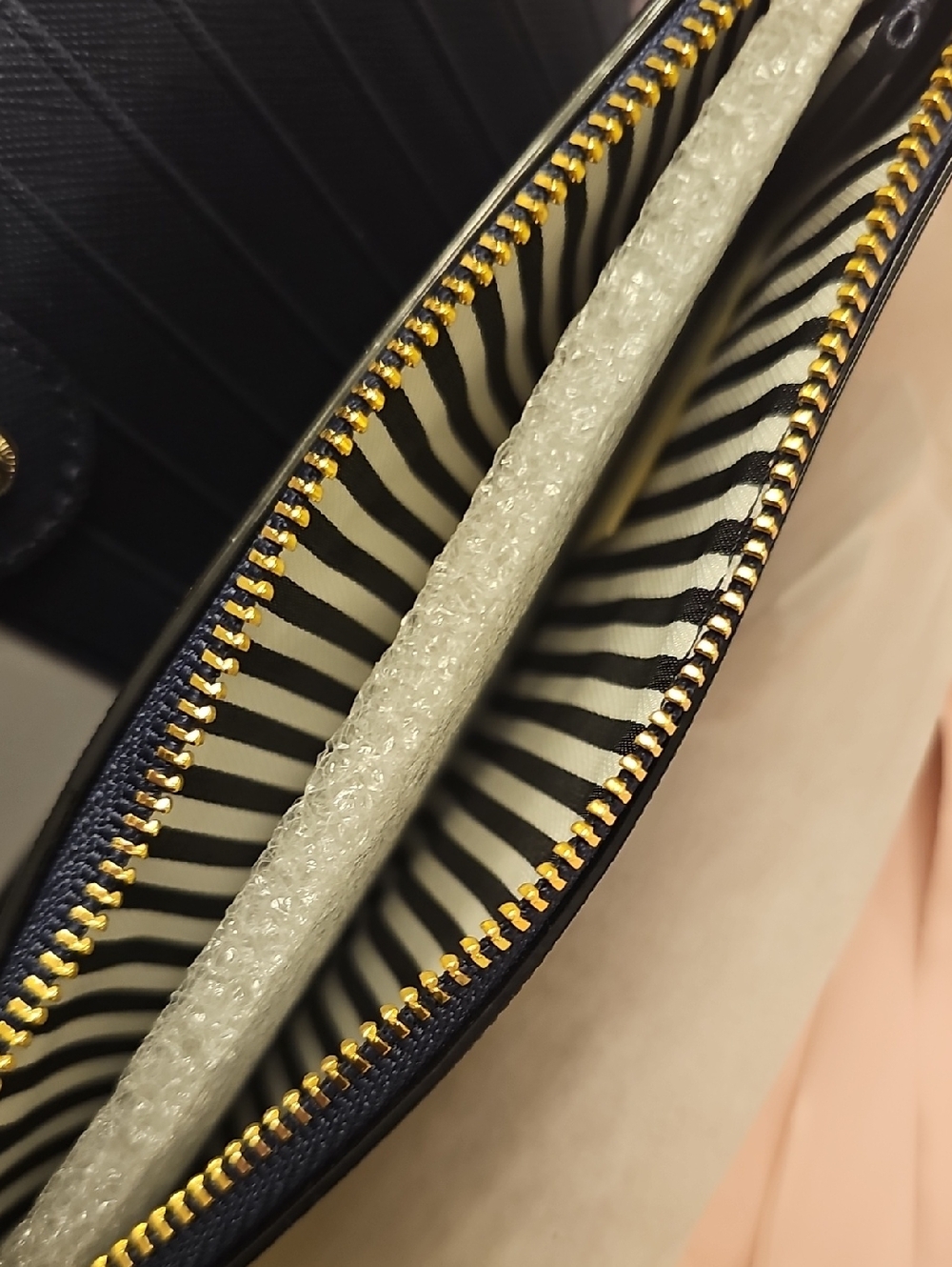 kate spade navy zip-around saffiano wallet with gold logo - Picture 8 of 8